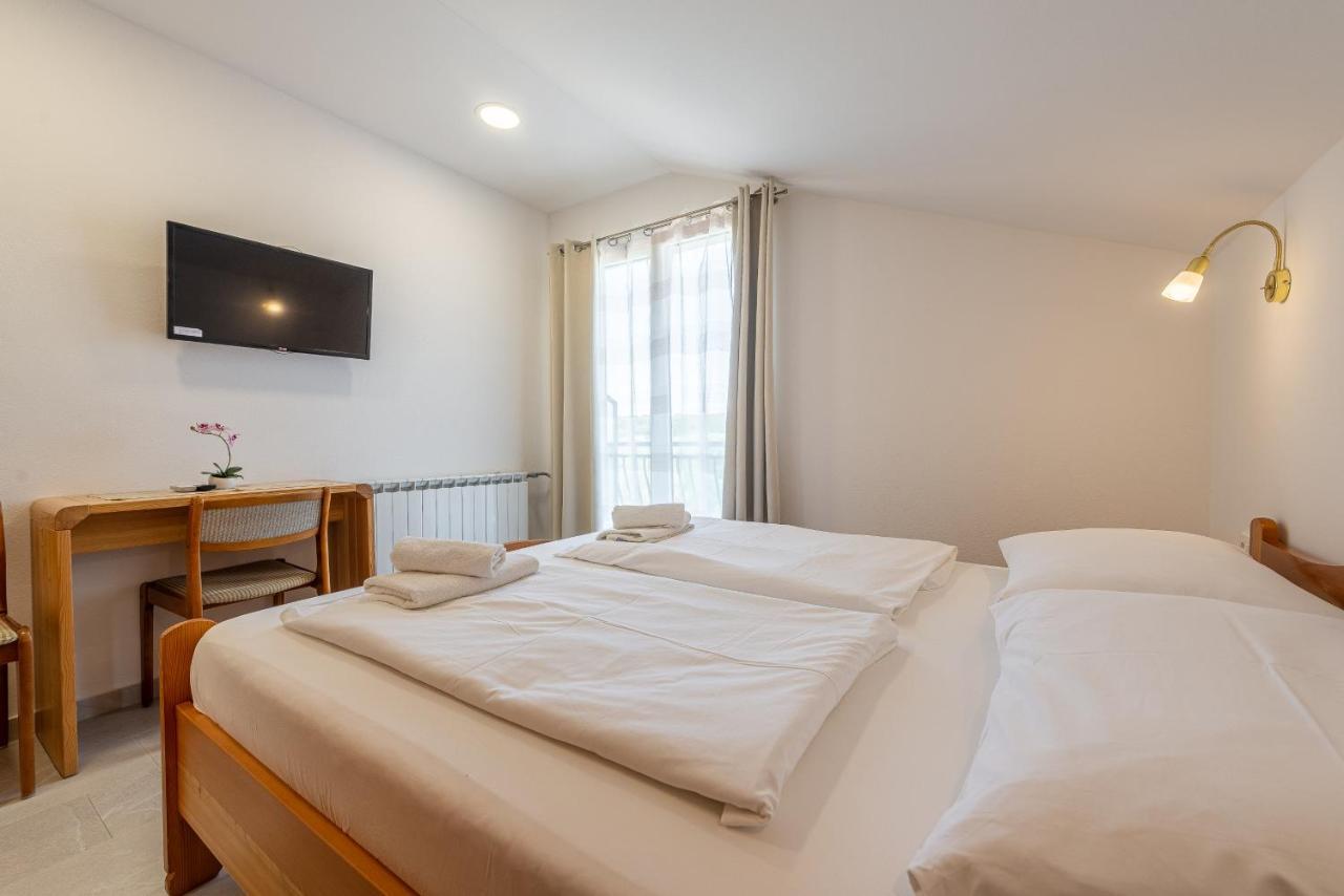 Bed & Breakfast Maki Biograd Na Moru Exterior photo